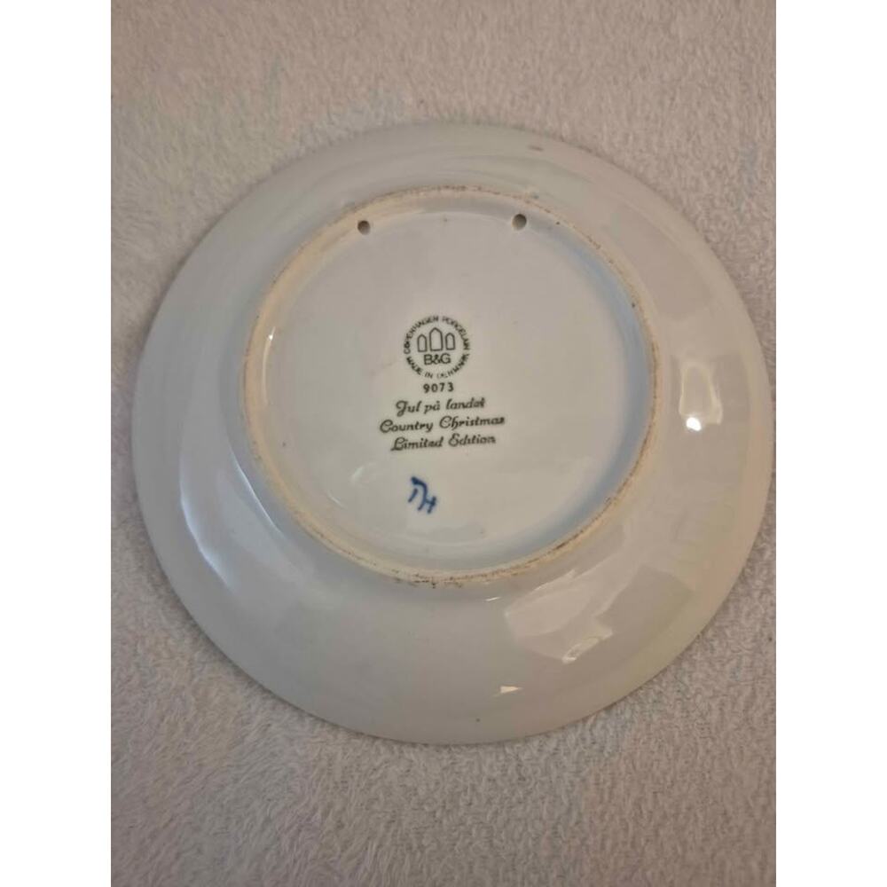 Vintage 1973 Bing & Grøndahl (B&G) Christmas Plate - "Country Christmas" - Picture 2 of 3